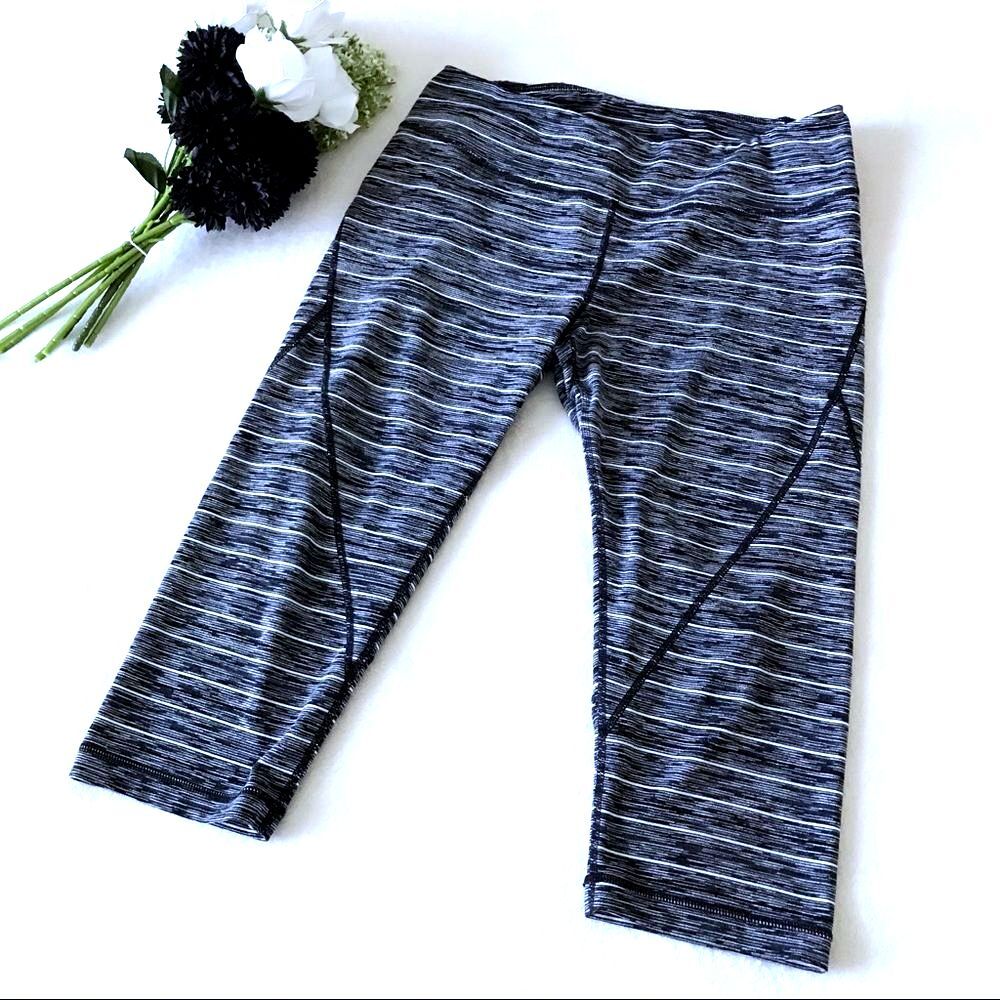 Zella Crop Leggings Size Medium Black Blue